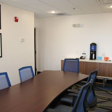 Holiday Inn Express By Ihg Douglas Εξωτερικό φωτογραφία