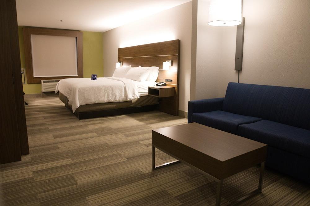 Holiday Inn Express By Ihg Douglas Εξωτερικό φωτογραφία