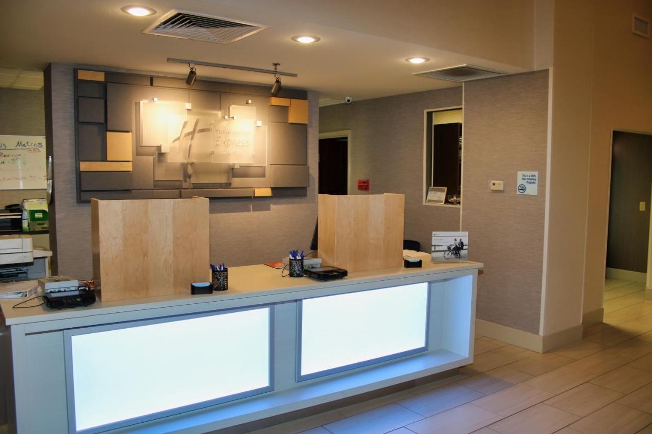 Holiday Inn Express By Ihg Douglas Εξωτερικό φωτογραφία