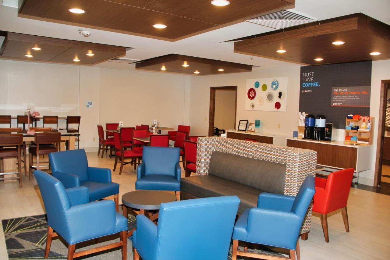 Holiday Inn Express By Ihg Douglas Εξωτερικό φωτογραφία