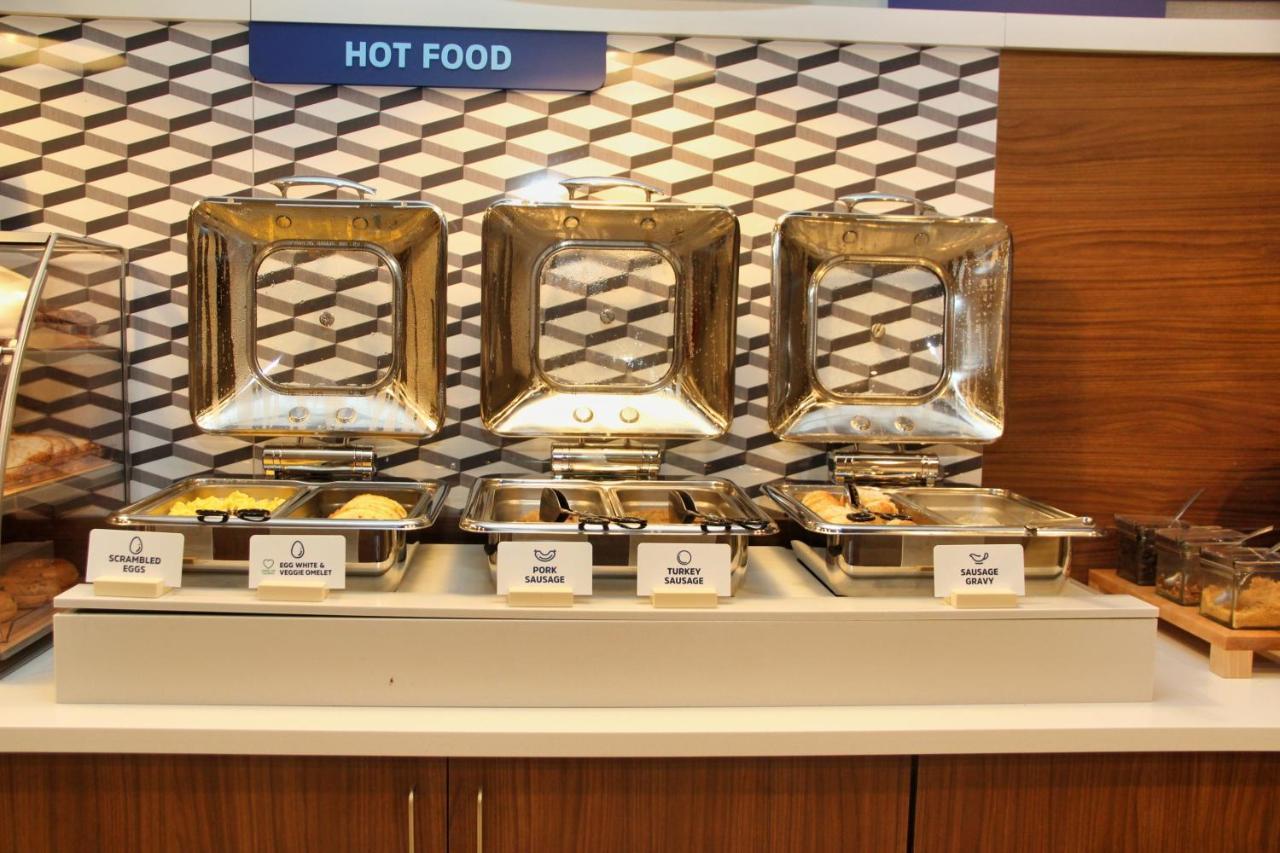 Holiday Inn Express By Ihg Douglas Εξωτερικό φωτογραφία
