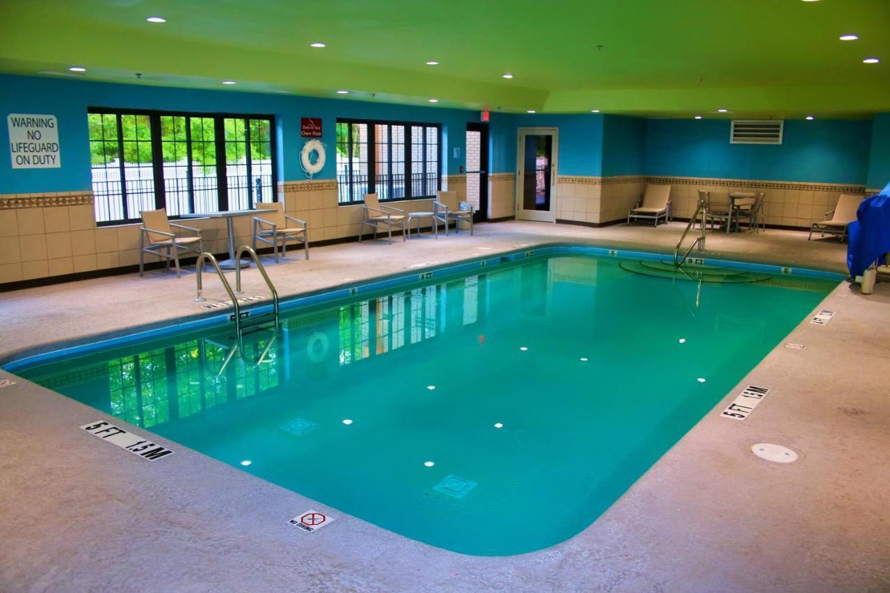 Holiday Inn Express By Ihg Douglas Εξωτερικό φωτογραφία