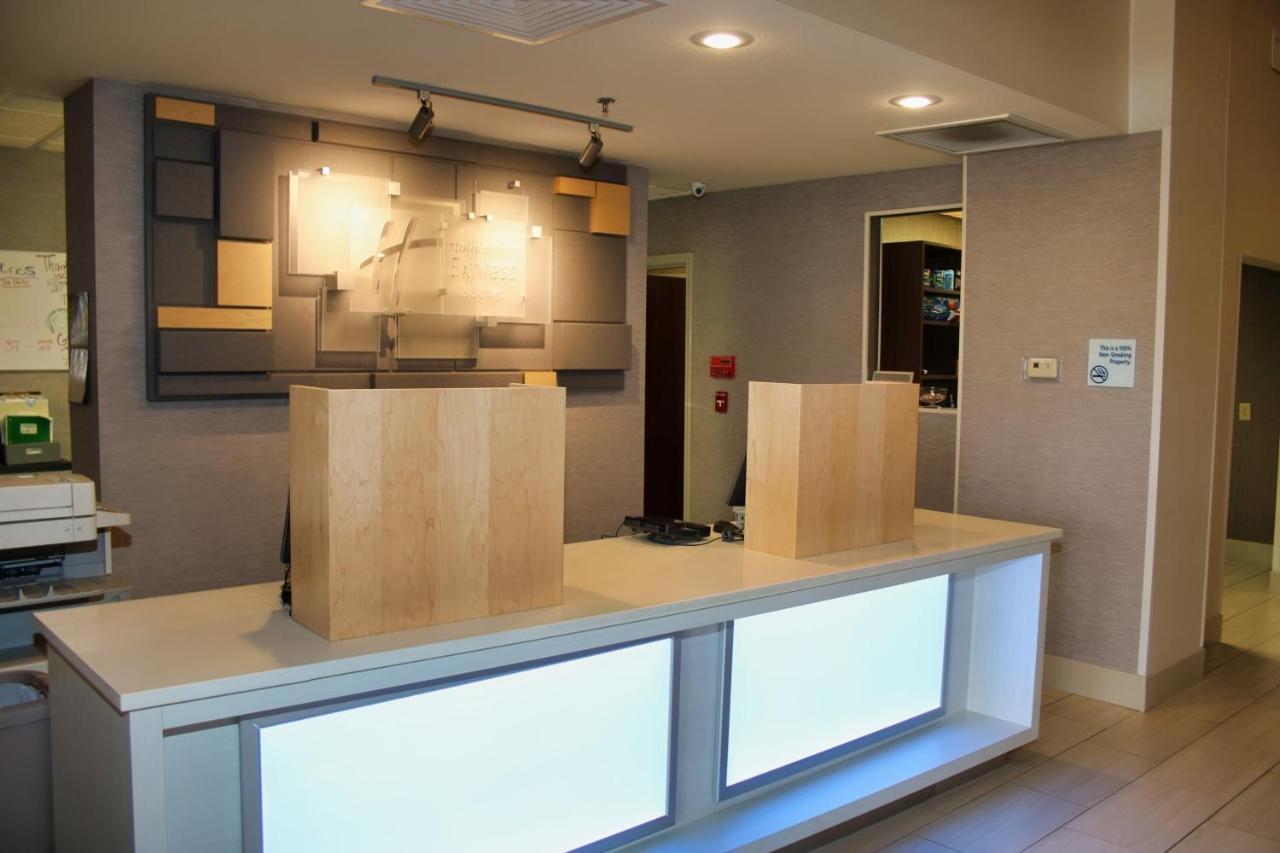 Holiday Inn Express By Ihg Douglas Εξωτερικό φωτογραφία